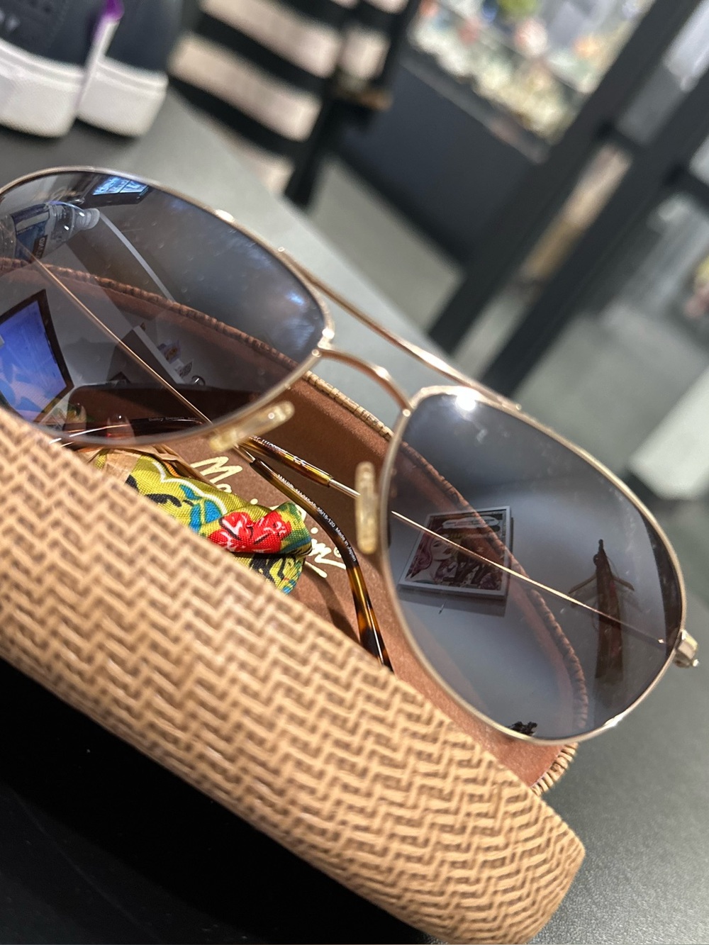 Maui Jim Bronze Sunglasses w/ case/cloth - Picture 2 of 3